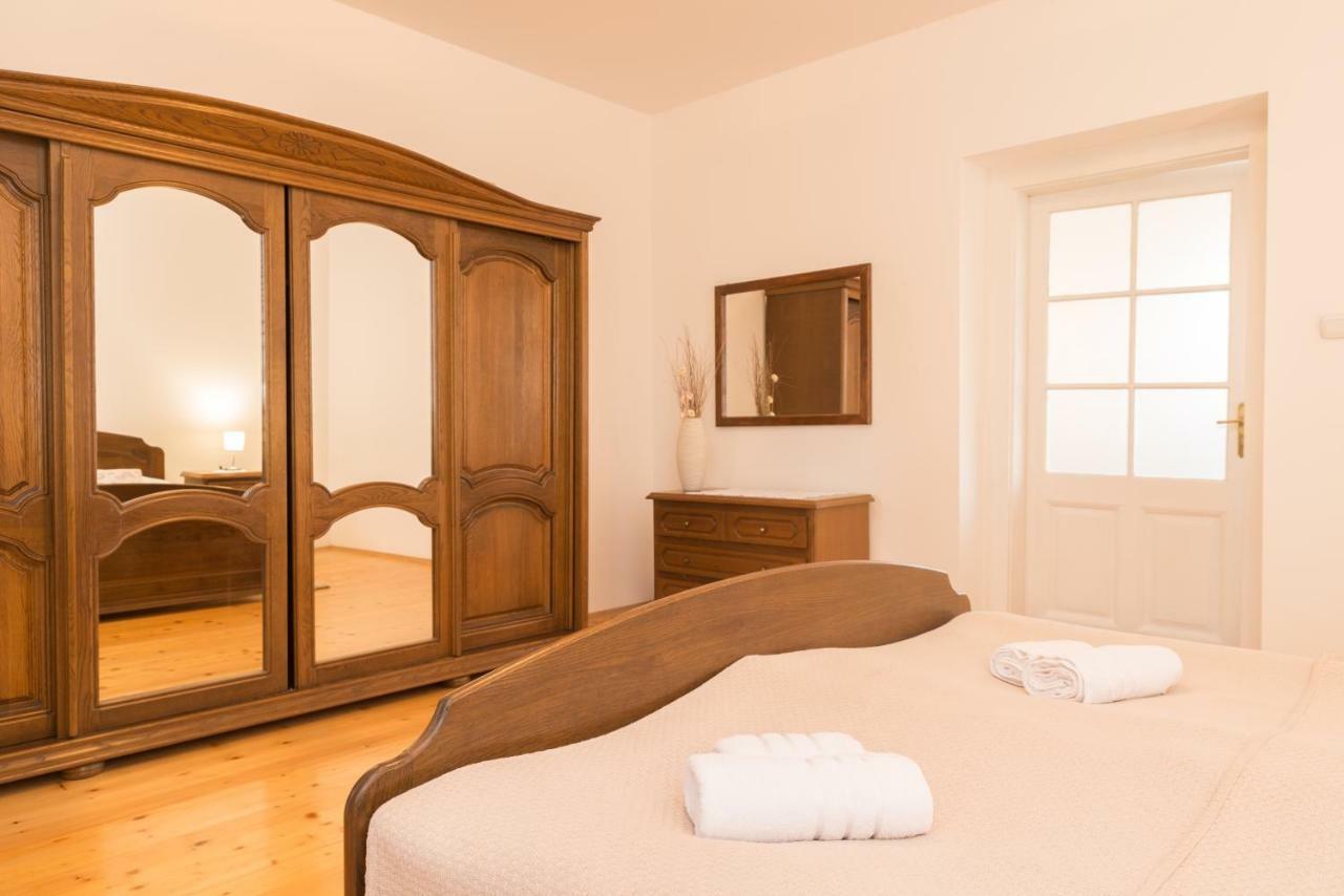 Apartment Tri Mudraca Karanac Luaran gambar
